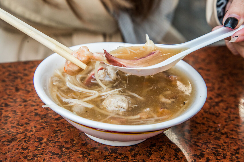 彰化縣鹿港鎮生炒五味|古早味辦桌菜這裡吃!料多生炒五味、軟嫩超大滷排骨飯
