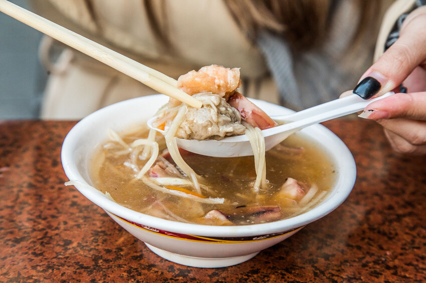 彰化縣鹿港鎮生炒五味|古早味辦桌菜這裡吃!料多生炒五味、軟嫩超大滷排骨飯