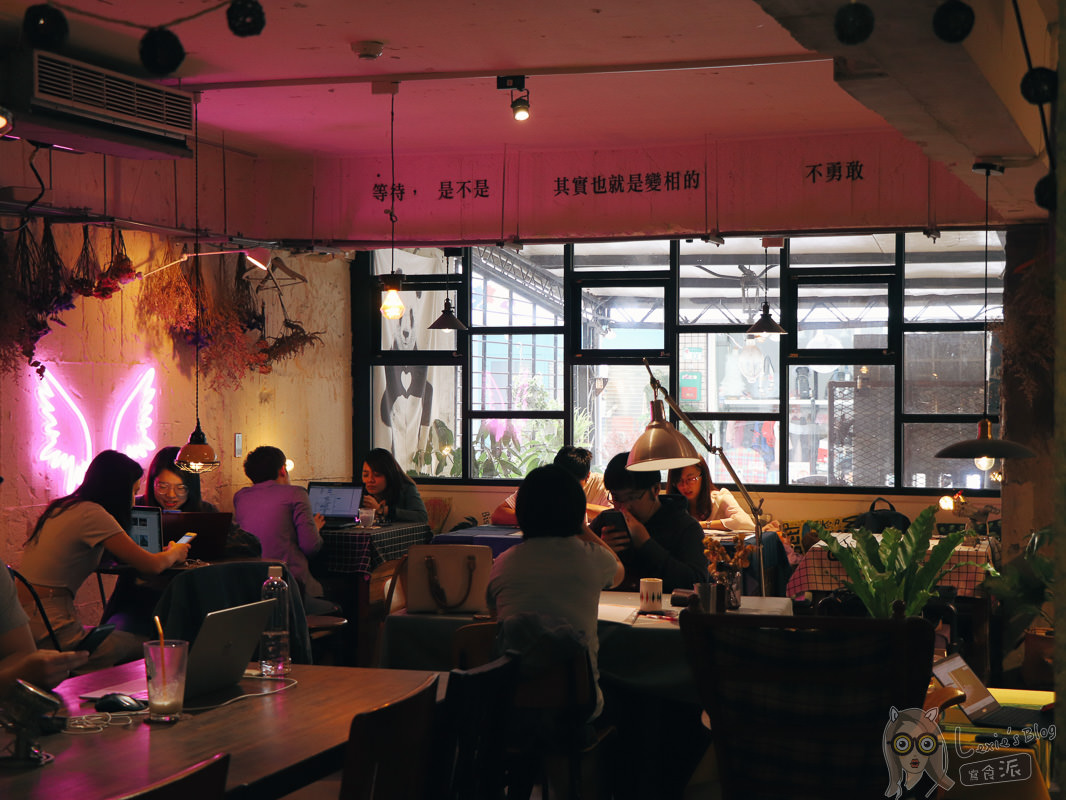 台北老屋咖啡廳》穿越九千公里交給你/中山國中站不限時咖啡廳/wifi插座 - Lexies Blog，寫食派