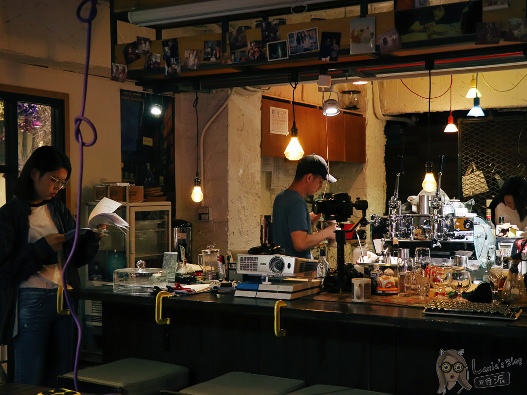 台北老屋咖啡廳》穿越九千公里交給你/中山國中站不限時咖啡廳/wifi插座 - Lexies Blog，寫食派