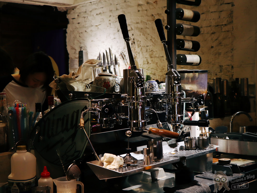 台北老屋咖啡廳》穿越九千公里交給你/中山國中站不限時咖啡廳/wifi插座 - Lexies Blog，寫食派