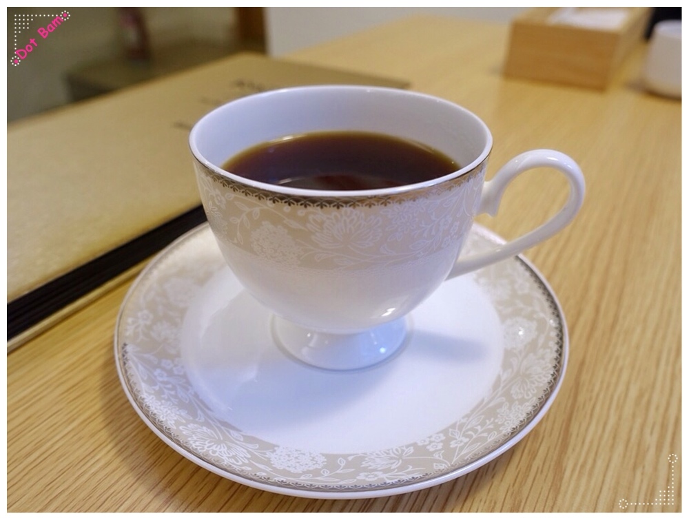 【KNUTSEN PETITE CAFÉ 肯努森咖啡館 ⋈ 台北大安區,捷運信義安和】精品咖啡搭配清爽玫瑰戚風的午後時光/不限時咖啡廳 12.JPG