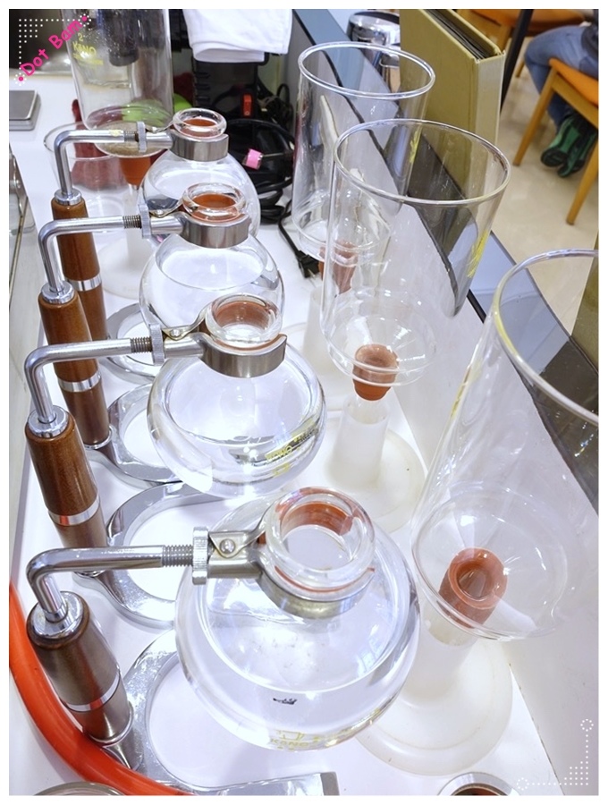 【KNUTSEN PETITE CAFÉ 肯努森咖啡館 ⋈ 台北大安區,捷運信義安和】精品咖啡搭配清爽玫瑰戚風的午後時光/不限時咖啡廳 19.JPG