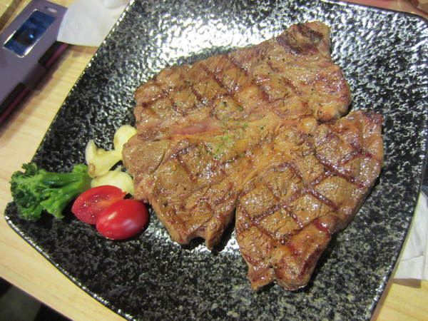 怪獸牛排屋:【橘子雞排】中山捷運站-美式風格之怪獸牛排屋~ 怪獸牛排屋:【橘子雞排】中山捷運站-美式風格之怪獸牛排屋~