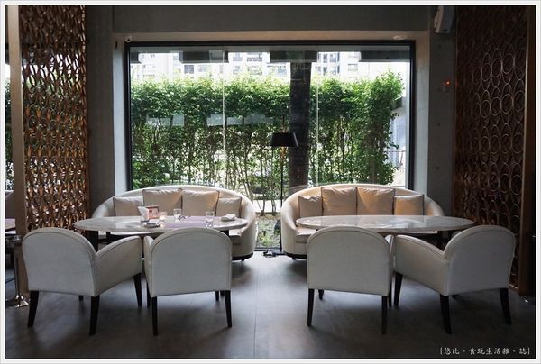 Beluga-12.JPG Beluga-12.JPG