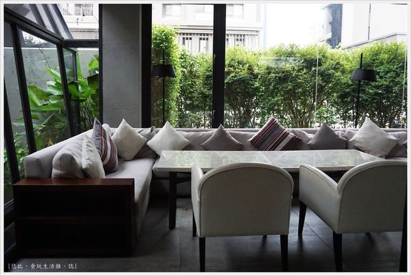 Beluga-15.JPG Beluga-15.JPG