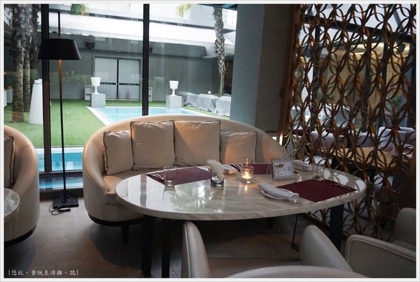 Beluga-10.JPG Beluga-10.JPG