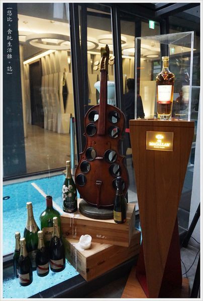 Beluga-18.JPG Beluga-18.JPG