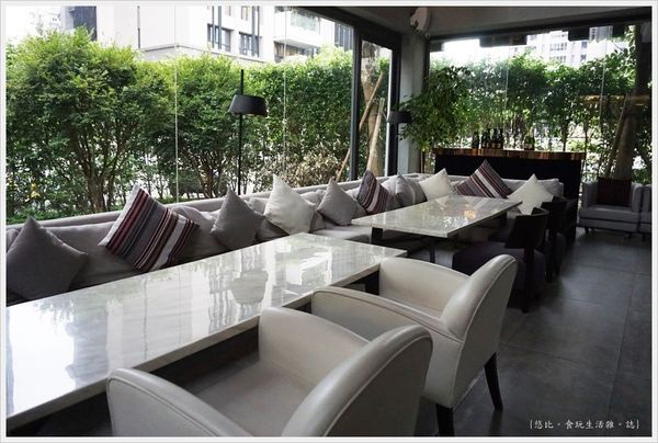 Beluga-16.JPG Beluga-16.JPG