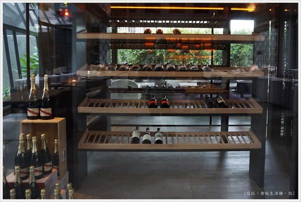 Beluga-14.JPG Beluga-14.JPG