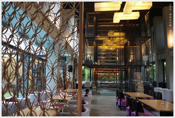 Beluga-11.JPG Beluga-11.JPG