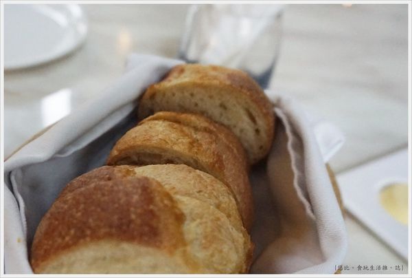 Beluga-33.JPG Beluga-33.JPG