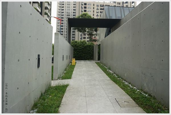 Beluga-7-走道.JPG Beluga-7-走道.JPG