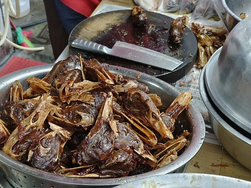 【台南東山美食】「籃記東山鴨頭」，東山鴨頭創始店｜來東山必吃超夯美食名店|