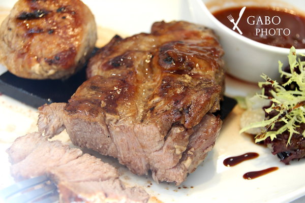 飛饗創意西式料理:【台南】CP值高!情人節聚餐推薦餐廳!新團隊接手『飛饗創意西式料理』更加美味啦!