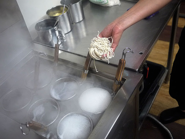 逢甲夜市吃到飽│那個鍋有那個麵,現在還推出了好吃的炸雞套餐(愛心合作)