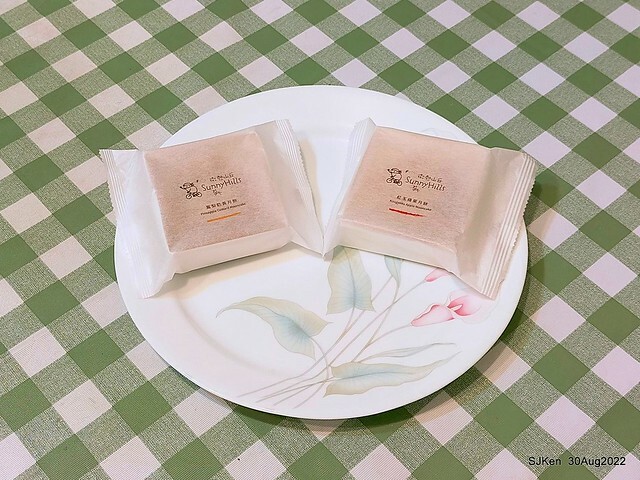 「微熱山丘中秋水果月餅禮盒」(Sunhills Mid-Autumn festival moon cakes with pineapple & apple stuffing cake store), Taipei, Taiwan, SJKen, Aug 30, 2022.