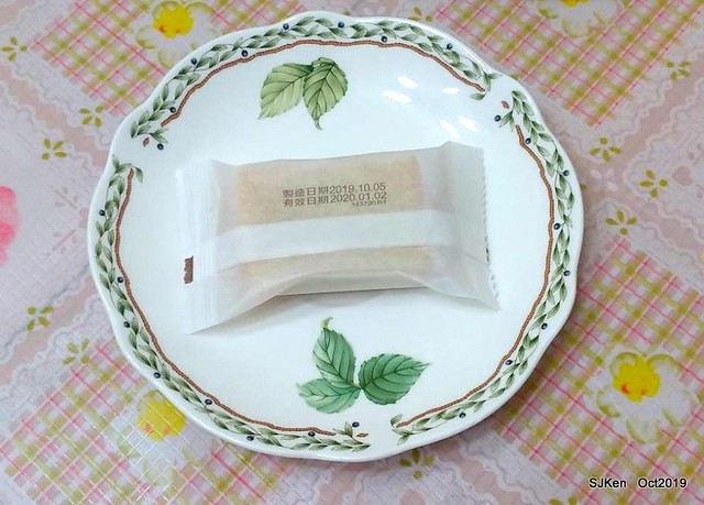 The pineapple cake at SunnyHill Taipei store, SJKen, Oct 18, 20192019.10.18                     微熱山丘台北民生公園店鳳梨酥與蜜豐糖脆蛋糕