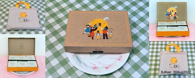 「微熱山丘中秋水果月餅禮盒」(Sunhills Mid-Autumn festival moon cakes with pineapple & apple stuffing cake store), Taipei, Taiwan, SJKen, Aug 30, 2022.