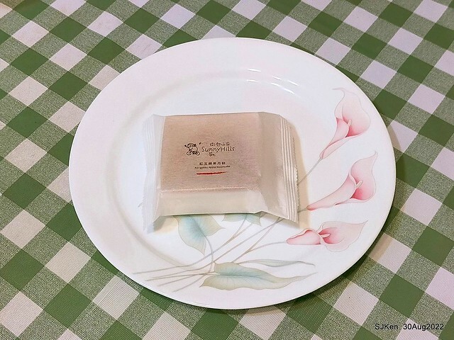 「微熱山丘中秋水果月餅禮盒」(Sunhills Mid-Autumn festival moon cakes with pineapple & apple stuffing cake store), Taipei, Taiwan, SJKen, Aug 30, 2022.