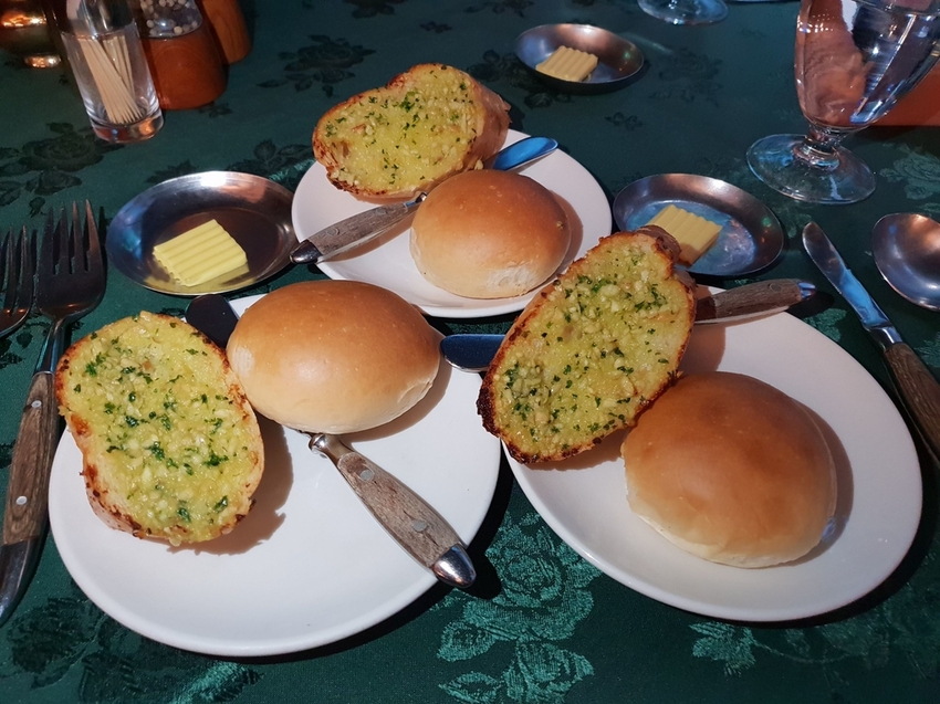 230471.jpg - 【台北.中山區】亞里士牛排老牌西餐廳外國人的最愛。有提供商業午餐。台味的牛排