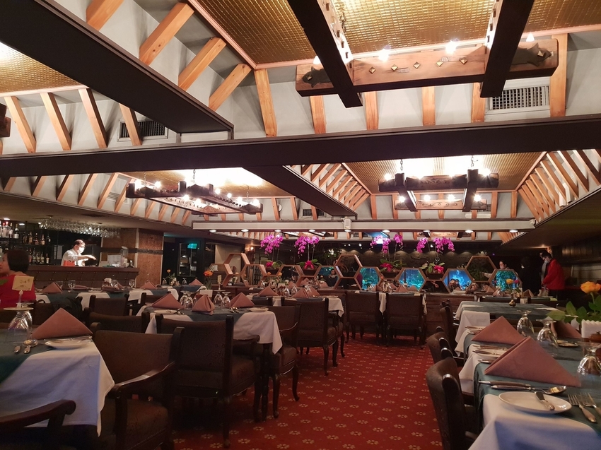 230473.jpg - 【台北.中山區】亞里士牛排老牌西餐廳外國人的最愛。有提供商業午餐。台味的牛排