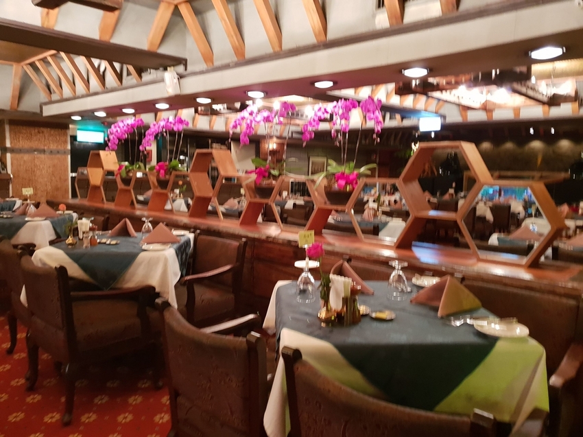 230480.jpg - 【台北.中山區】亞里士牛排老牌西餐廳外國人的最愛。有提供商業午餐。台味的牛排