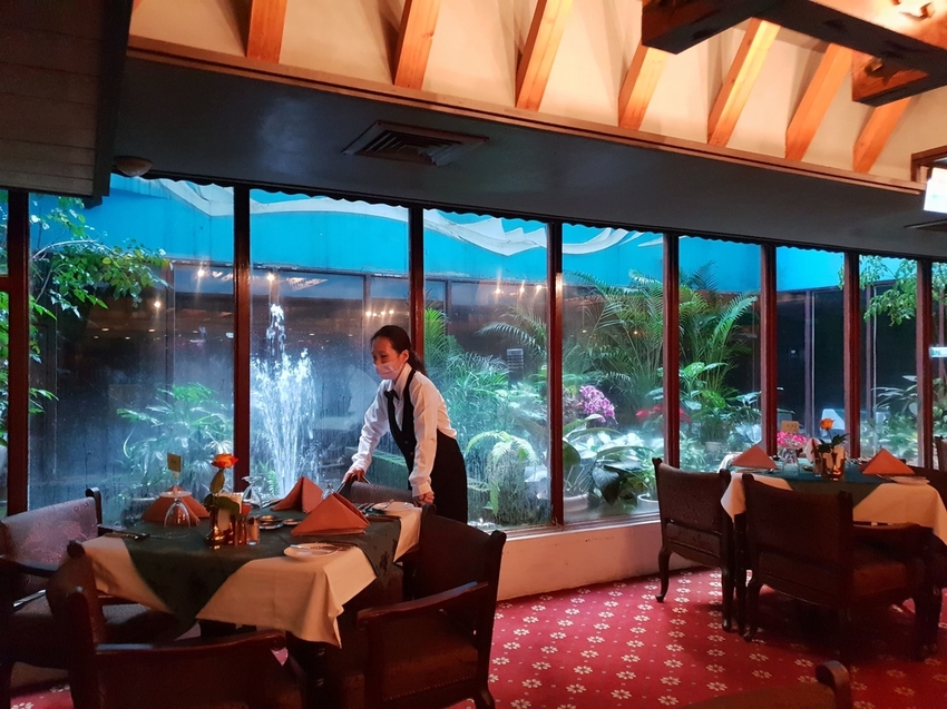 230481.jpg - 【台北.中山區】亞里士牛排老牌西餐廳外國人的最愛。有提供商業午餐。台味的牛排