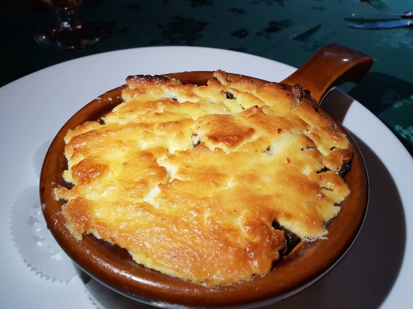 230465.jpg - 【台北.中山區】亞里士牛排老牌西餐廳外國人的最愛。有提供商業午餐。台味的牛排