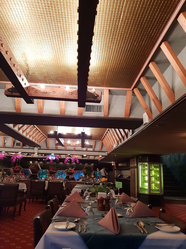 230470.jpg - 【台北.中山區】亞里士牛排老牌西餐廳外國人的最愛。有提供商業午餐。台味的牛排