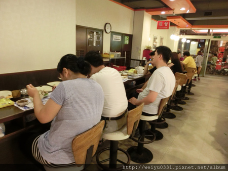 捷運龍山寺美食、萬華商圈小火鍋－巷弄平價超人氣料理《旺都日式涮涮鍋》