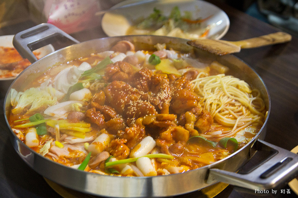 老韓家韓味廚房(高雄店)：【食記】｛高雄。鹽埕區｝老韓家韓味廚房