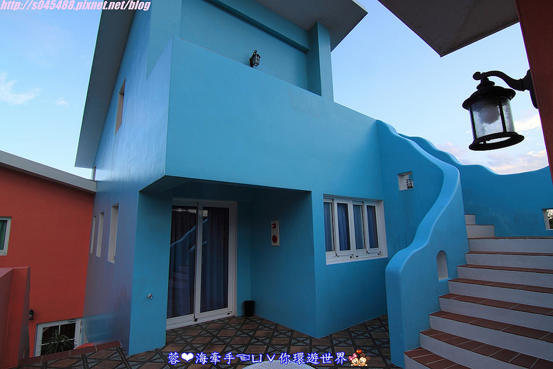 【宿▍屏東】美好墾丁旅閣ღ漆上鮮艷的色彩,像掉進了童話故事的小屋