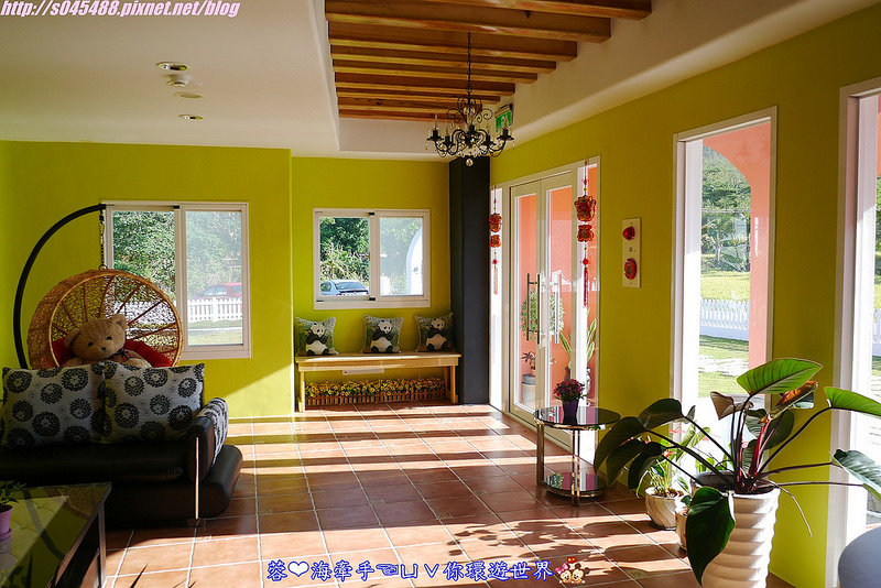 【宿▍屏東】美好墾丁旅閣ღ漆上鮮艷的色彩,像掉進了童話故事的小屋