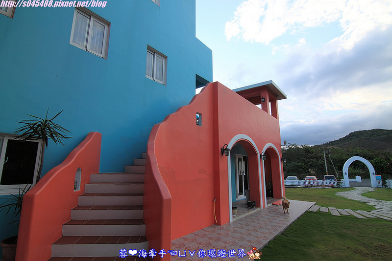 【宿▍屏東】美好墾丁旅閣ღ漆上鮮艷的色彩,像掉進了童話故事的小屋