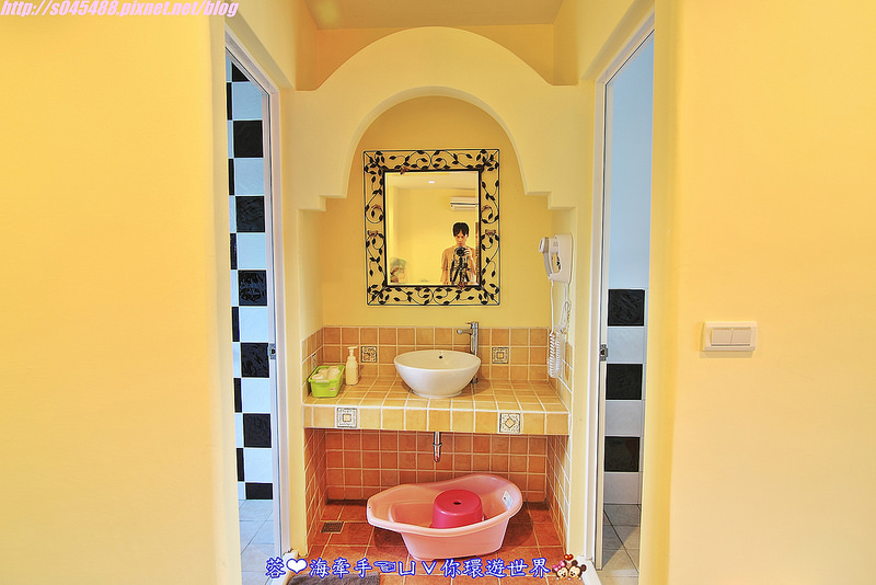 【宿▍屏東】美好墾丁旅閣ღ漆上鮮艷的色彩,像掉進了童話故事的小屋