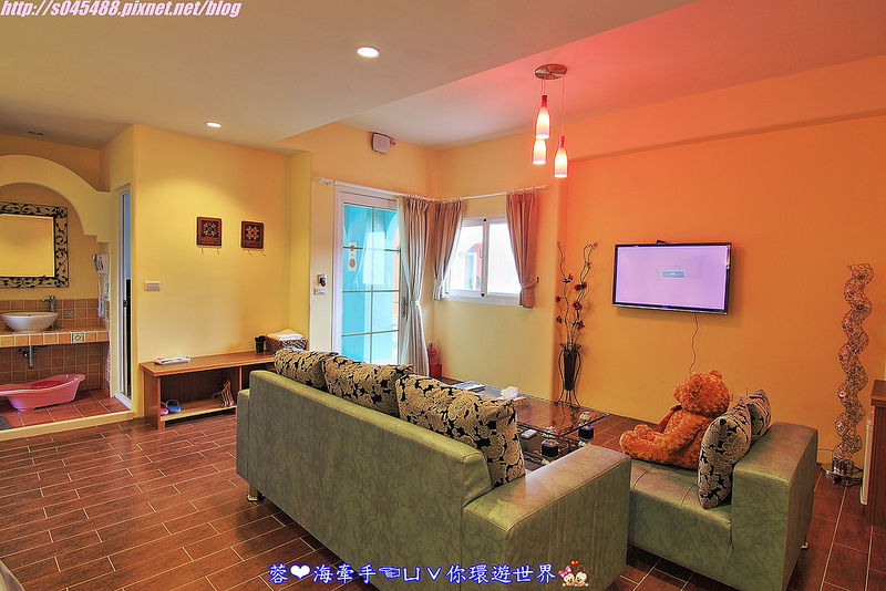 【宿▍屏東】美好墾丁旅閣ღ漆上鮮艷的色彩,像掉進了童話故事的小屋