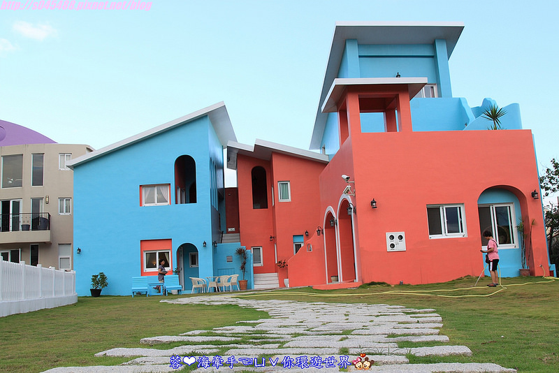 【宿▍屏東】美好墾丁旅閣ღ漆上鮮艷的色彩,像掉進了童話故事的小屋