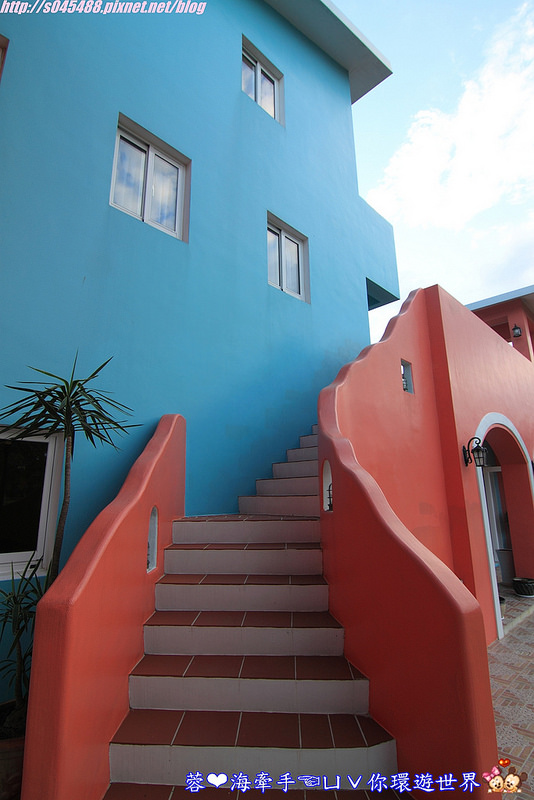 【宿▍屏東】美好墾丁旅閣ღ漆上鮮艷的色彩,像掉進了童話故事的小屋