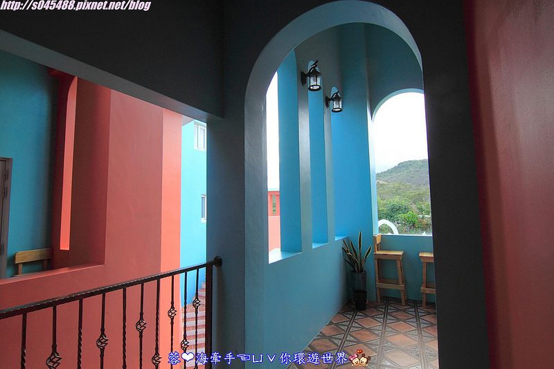 【宿▍屏東】美好墾丁旅閣ღ漆上鮮艷的色彩,像掉進了童話故事的小屋