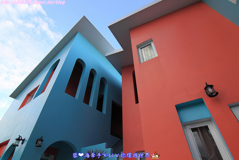 【宿▍屏東】美好墾丁旅閣ღ漆上鮮艷的色彩,像掉進了童話故事的小屋