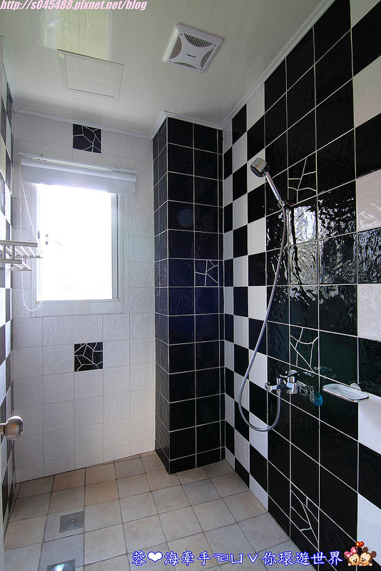 【宿▍屏東】美好墾丁旅閣ღ漆上鮮艷的色彩,像掉進了童話故事的小屋