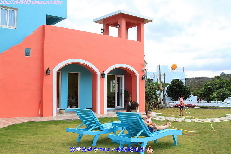 【宿▍屏東】美好墾丁旅閣ღ漆上鮮艷的色彩,像掉進了童話故事的小屋