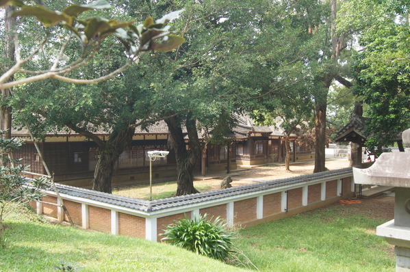 桃城好好玩 嘉義一日遊，嘉義公園、阿里山老火車、賑災紀念碑、12門古砲、有國徽的涼亭、孔廟與忠烈祠、嘉義市立棒球場