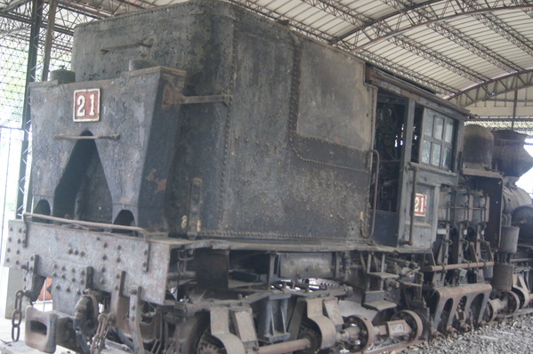 桃城好好玩 嘉義一日遊，嘉義公園、阿里山老火車、賑災紀念碑、12門古砲、有國徽的涼亭、孔廟與忠烈祠、嘉義市立棒球場
