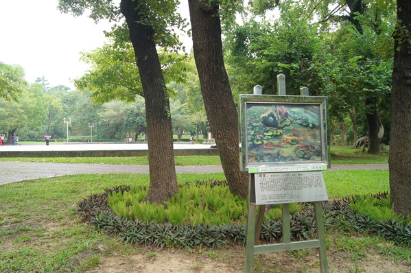 桃城好好玩 嘉義一日遊，嘉義公園、阿里山老火車、賑災紀念碑、12門古砲、有國徽的涼亭、孔廟與忠烈祠、嘉義市立棒球場