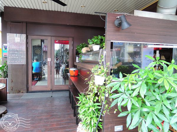 公海Gong High:【星羽愛美食-台中】平價美味早午餐,青醬麵包和炸物好好吃,漢堡肉排又厚又多汁~公海Gong High。 公海Gong High:【星羽愛美食-台中】平價美味早午餐,青醬麵包和炸物好好吃,漢堡肉排又厚又多汁~公海Gong High。