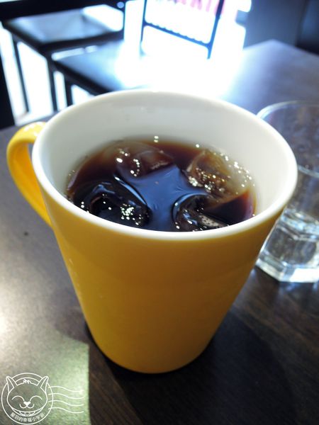 公海Gong High:【星羽愛美食-台中】平價美味早午餐,青醬麵包和炸物好好吃,漢堡肉排又厚又多汁~公海Gong High。 公海Gong High:【星羽愛美食-台中】平價美味早午餐,青醬麵包和炸物好好吃,漢堡肉排又厚又多汁~公海Gong High。