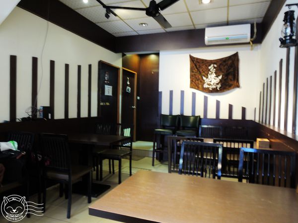 公海Gong High:【星羽愛美食-台中】平價美味早午餐,青醬麵包和炸物好好吃,漢堡肉排又厚又多汁~公海Gong High。 公海Gong High:【星羽愛美食-台中】平價美味早午餐,青醬麵包和炸物好好吃,漢堡肉排又厚又多汁~公海Gong High。