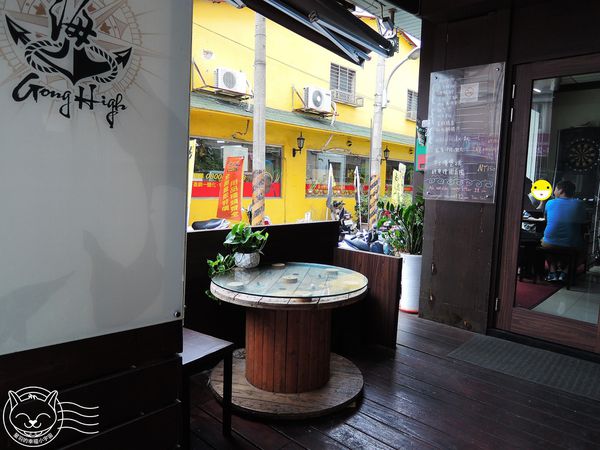 公海Gong High:【星羽愛美食-台中】平價美味早午餐,青醬麵包和炸物好好吃,漢堡肉排又厚又多汁~公海Gong High。 公海Gong High:【星羽愛美食-台中】平價美味早午餐,青醬麵包和炸物好好吃,漢堡肉排又厚又多汁~公海Gong High。